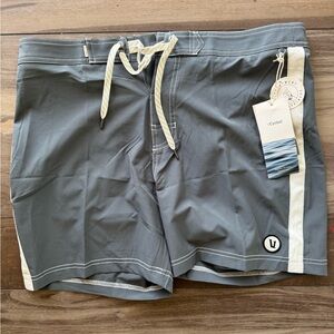 NEW Vuori Puerto Gray Men's Board Shorts